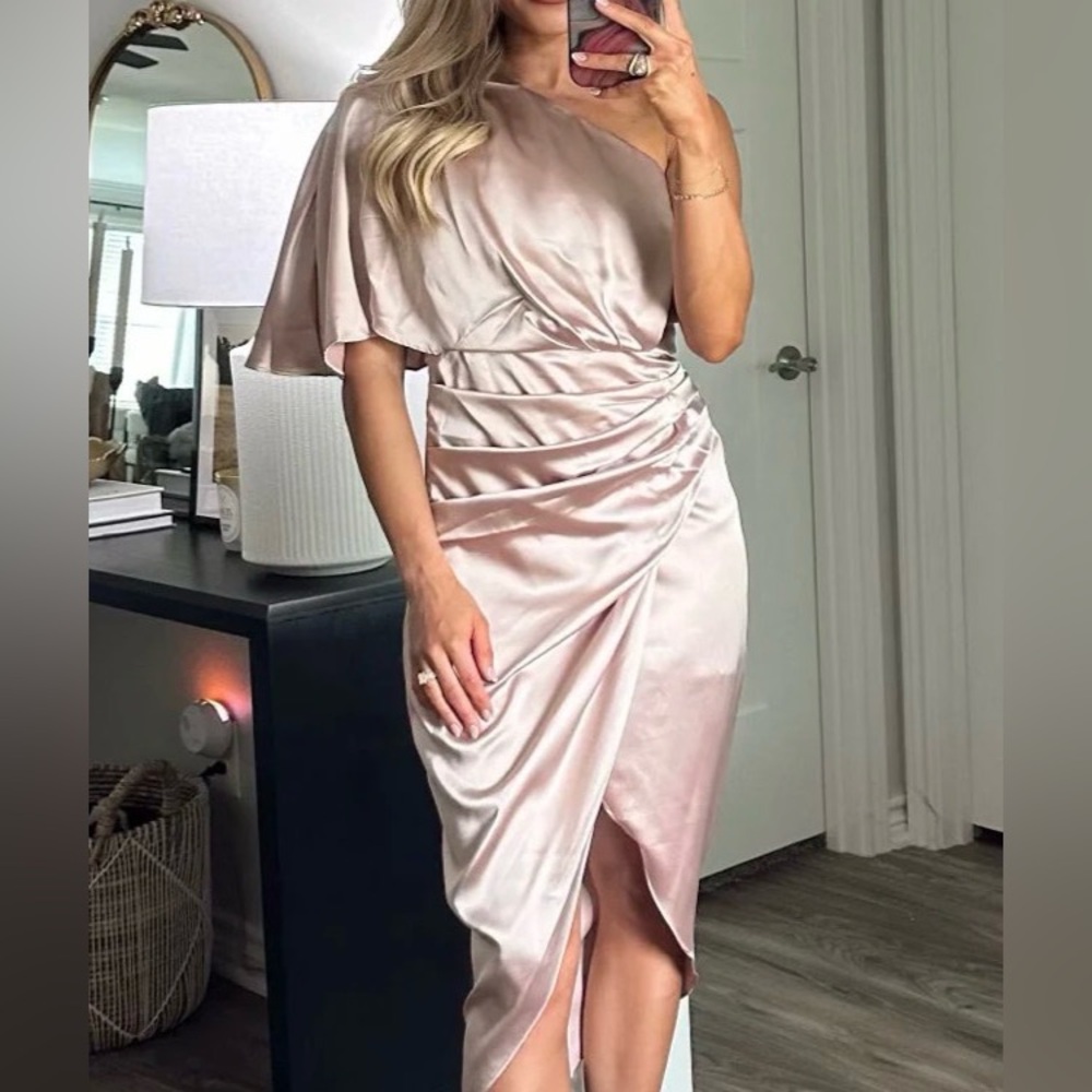 Elegant One-Shoulder Satin Dress